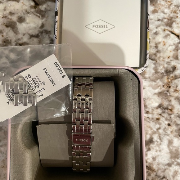 FOSSIL WATCH - Picture 3 of 5